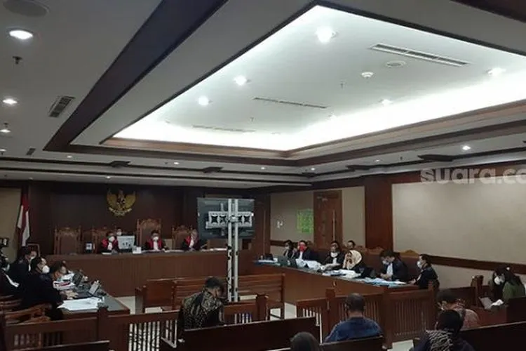 Sidang kasus suap bansos covid-19 dengan terdakwa Harry Van Sidabukke dan Ardian Iskandar di Pengadilan Negeri Tindak Pidana Korupsi (Tipikor) Jakarta Pusat, Senin (15/3/2021). [Suara.com/Yaumal Asri Hutasuhut]