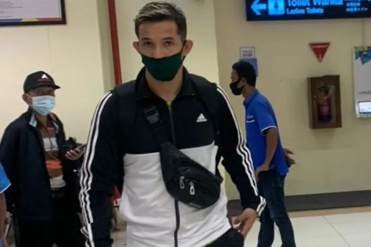 Silvio Escobar saat tiba di Bandara Internasional Sultan Iskandar Muda Aceh, Rabu (10/3/2021). (dok MO Persiraja)