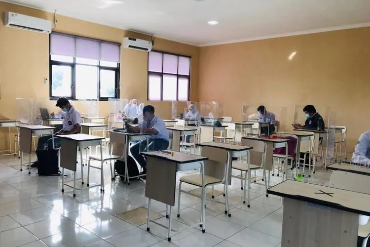 Suasana sekolah tatap muka SMA N 2 Cibinong (Republika)