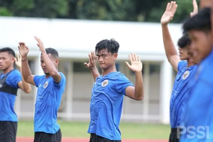 Skuat Timnas Indonesia U-23 sedang berlatih dalam TC yang berlangsung di Stadion Madya, Jakarta (dok. PSSI)