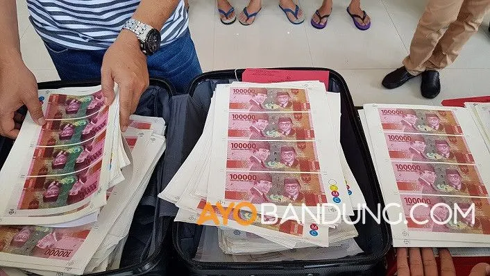 Ilustrasi uang palsu. Polres Indramayu membongkar peredaran uang palsu (upal) rupiah sebanyak lebih dari Rp11 miliar bermodus ritual penggandaan uang.