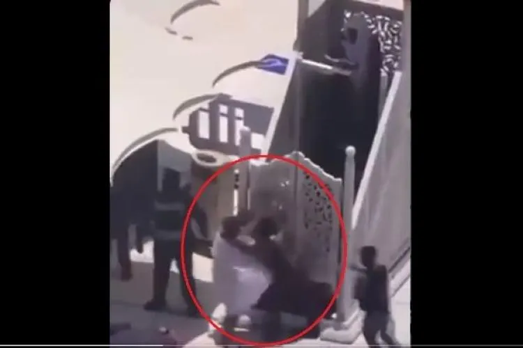 Polisi Bekuk Pria Coba Menyerang Imam Masjidil Haram/ istimewa