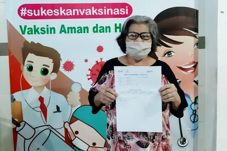 Salah satu warga lansia di Jakarta Utara yang telah divaksinasi Covid-19/dok: utara.jakarta.go.id