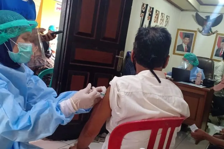 Pemkot Jaktim Jemput Bola untuk Vaksinasi Warga Lansia/timur.jakarta.go.id