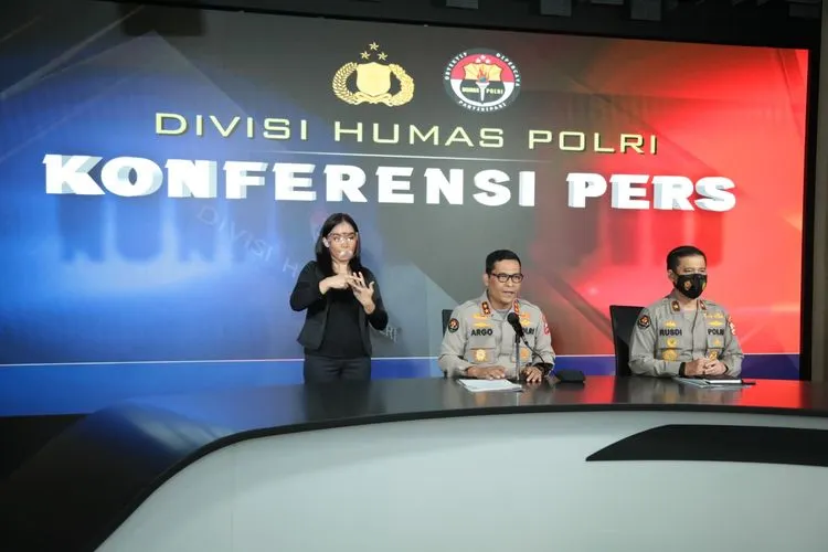 Kadiv Humas Polri Irjen Argo Yuwono menjelaskan Virtual Police kepada media. (dok Humas Polri)