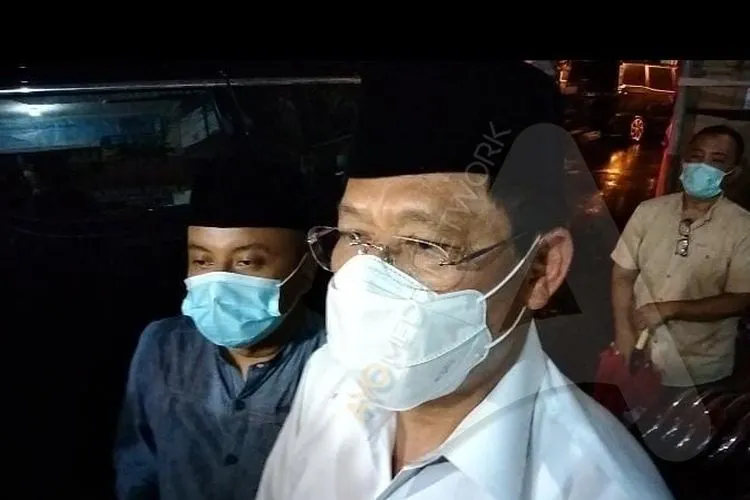 Muhamad Mardiono salah satu Dewan Pertimbangan Presiden (Wantimpres) usai bertakziah di rumah duka Habib Hasan Mulachela di Pasarkliwon, Kota Solo, Jumat (12/3/2021). (Ayojakarta/Budi Cahyono)