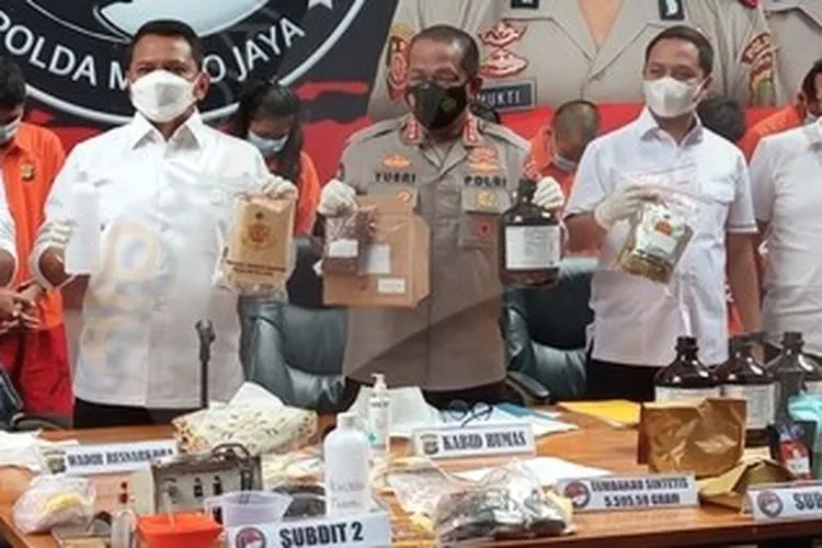 Polisi Bekuk Pelaku yang Bawa Sabu Seberat 1,8 Kilogram di Pelabuhan Tanjung Priok / Fichri Hakiim