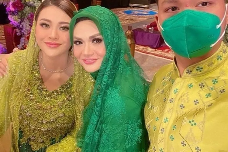 Aurel Hermansyah, Krisdayanti, dan Azriel Hermansyah / dok. IG @krisdayantilemos