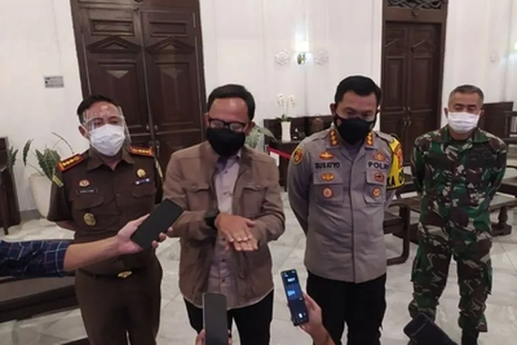 Satgas Covid-19 Kota Bogor saat memberikan keterangan resmi kepada awak media di Balai Kota Bogor. (Yogi Faisal)