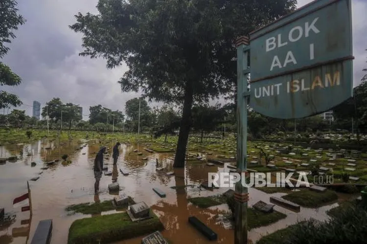 Banjir jakarta, Tempat Pemakaman Umum di Karet Bivak Tergenang Air (Republika)
