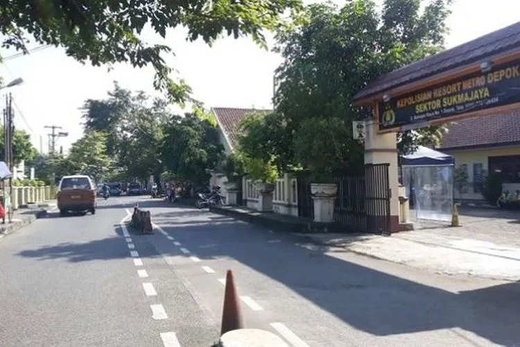 Suasana Kota Depok jelang pemberlakukan PSBB, Selasa (14/4/2020). (Suara.com/Novian Ardiansyah)