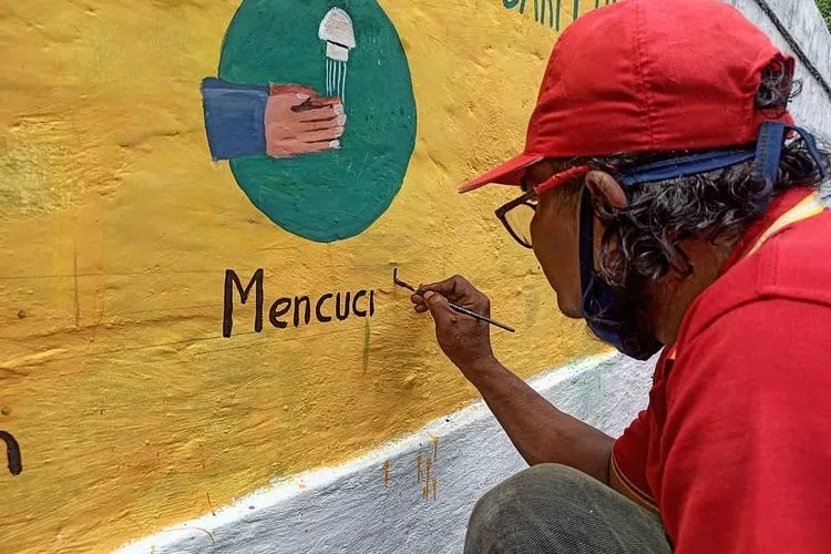 Mural dengan pesan pencegahan Covid-19 di kawasan rawan banjir, Pengadegan, Jakarta Selatan/dok: Instagram @kominfotikjs