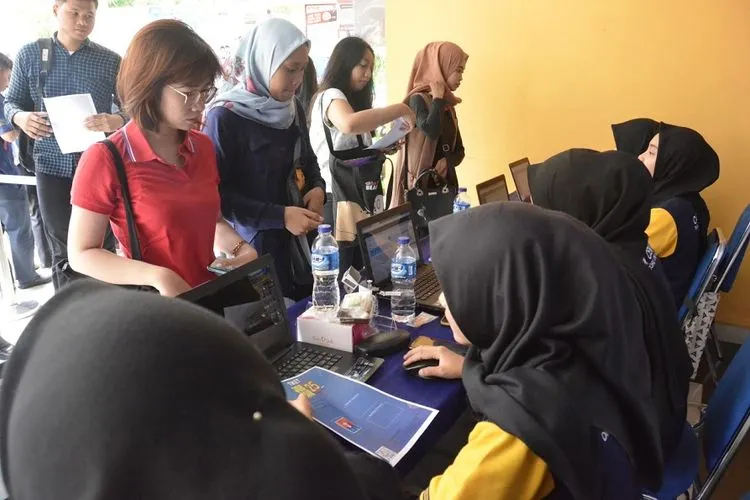 Para pelamar kerja mengikuti jobfair di Semarang. (Ayosemarang.com/ist)