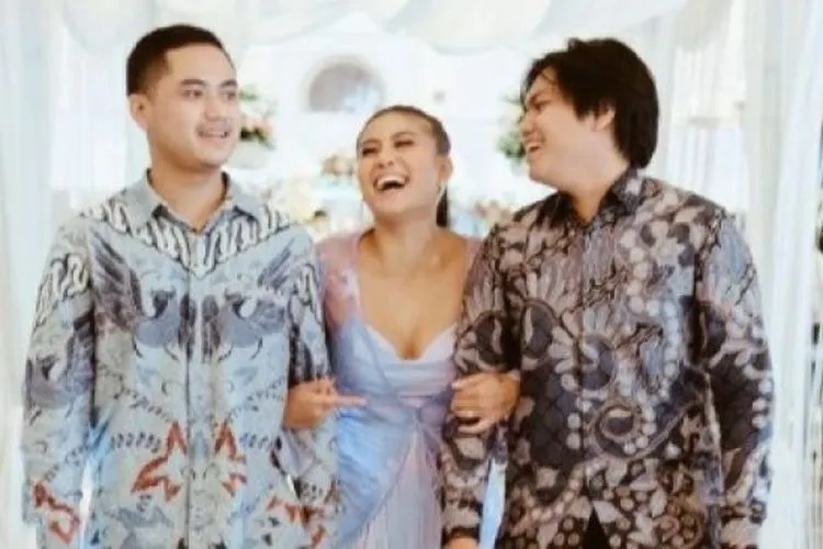 Awkarin dan kedua mantan pacarnya [Instagram/@awkarin]
