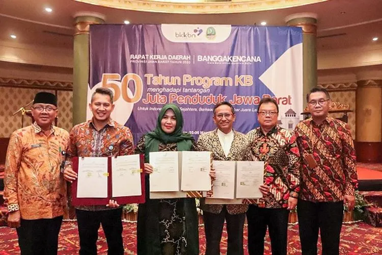 PT Bank Pembangunan Daerah Jawa Barat dan Banten, Tbk. (bank bjb) menyepakati kerja sama jasa layanan perbankan dengan pihak Badan Kependudukan dan Keluarga Berencana Nasional (BKKBN) Provinsi Jawa Barat. dok