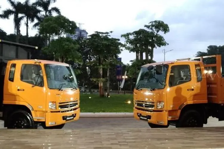 Mitsubishi Fuso Fighter. Sebagai ilustrasi kendaraan komersial [Suara.com/Manuel Jeghesta Nainggolan].