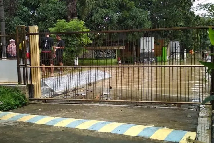 Ratusan Rumah di Villa Nusa Indah Terendam Banjir (Republika)