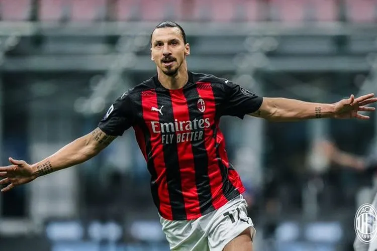 Zlatan Ibrahimovic membawa AC Milan kokoh di puncak klasemen sementara.