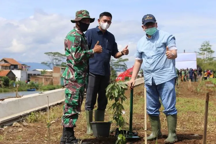 Citarum Menuju Jernih, bank bjb Sebarkan Benih (dok. bank bjb)