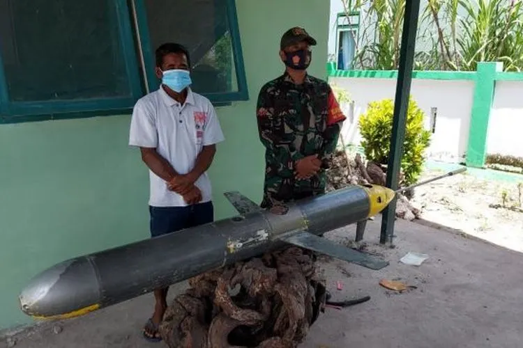 Drone Kapal Selam yang ditemukan nelayan di Pulau Selayar. (Twitter/@MediaSelayar via Suara.com)