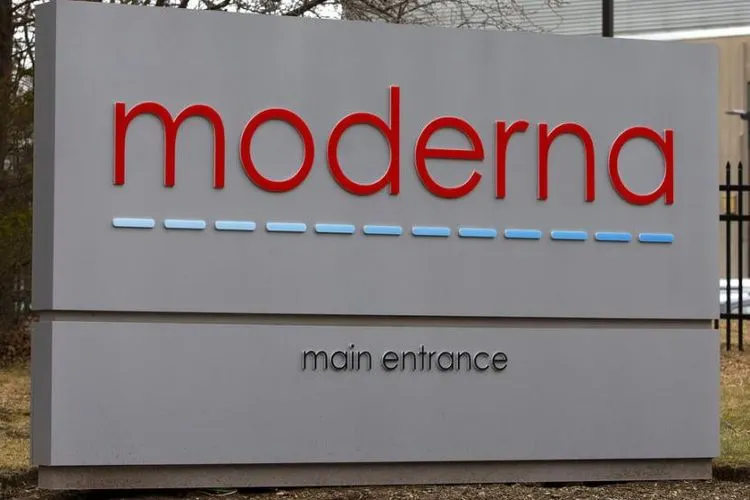 apan masuk firma bioteknologi Moderna di Norwood, Massachusetts. Moderna adalah salah satu lembaga yang turut mengembangkan vaksin Covid-19 mRNA-1273.  Foto: EPA-EFE/CJ GUNTHER via Republika