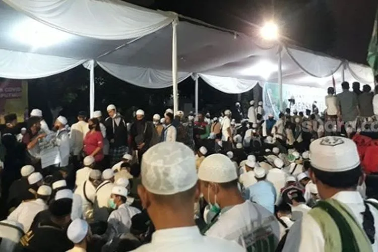 Acara Maulid Nabi Muhammad SAW dan pernikahan putri Habib Rizieq Shihab, Jalan KS Tubun Raya, Petamburan III, Jakarta Pusat, Sabtu (14/11/2020). [Suara.com/Bagaskara Isdiansyah]