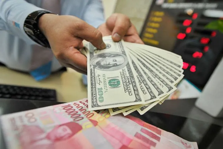 Nilai tukar Rupiah terhadap dola AS menguat. (dok)