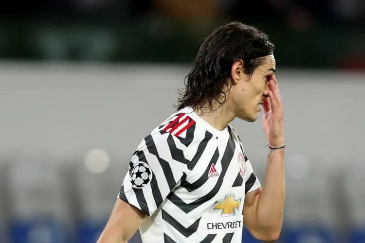 Ekspresi penyerang Manchester United, Edinson Cavani saat MU kalah dari Basaksehir 1-2 pada laga Liga Champions  (Foto: EPA-EFE/Tolga Bozoglu)