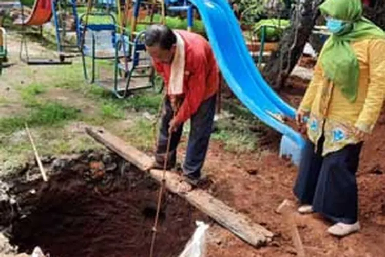 pembuatan sumur resapan / beritajakarta.id