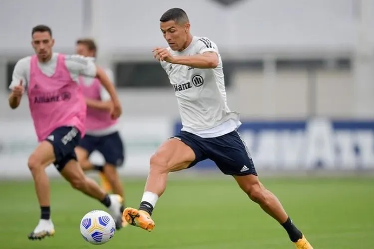 Cristiano Ronaldo dikabarkan masih positif Covid-19/ instagram