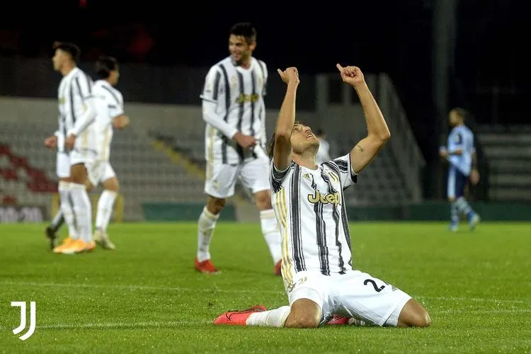 Juventus bermain imbang 1-1 lawan tuan rumah Crotone. (Twitter Juventus)