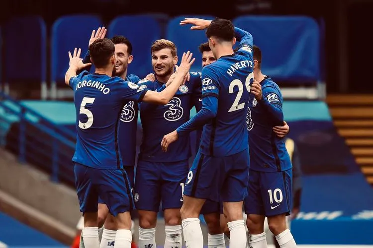 Pemain Chelsea berselebrasi usai mencetak gol. The Blues gagal mengemas poin sempurna di Stamford Bridge setelah bermain imbang 3-3 lawan Southampton. (Ayojakarta/Twitter)