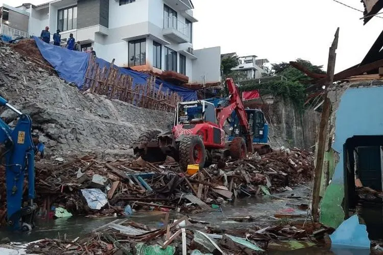 Kondisi longsor  di Ciganjur/ Suara.com