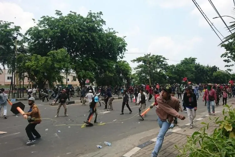 Kericuhan demo penolakan UU Cipta Kerja/ Suara.com