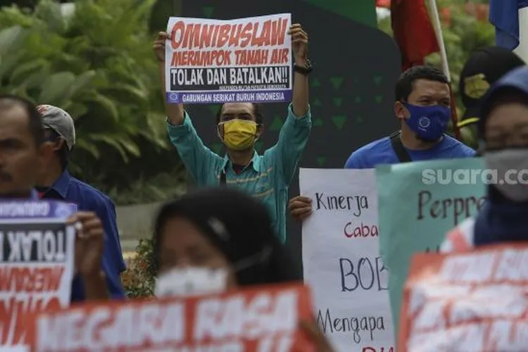 ilustrasi aksi demonstrasi buruh/ Suara.com