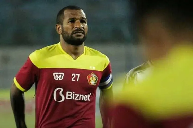 Andri Ibo, pemain Persik Kediri terkonfirmasi positif Covid-19. (ist)