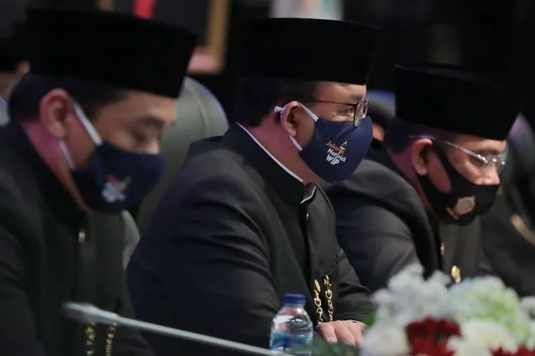 Gubernur DKI Jakarta Anies Baswedan menarik rem darurat penanganan Covid-19. PSBB kembali ke masa awal dan tidak berlaku lagi PSBB transisi