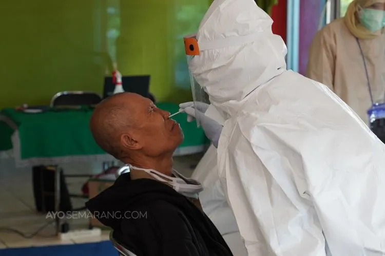 ilustrasi tes massal swab/ Ayosemarang
