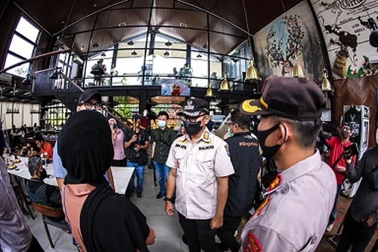Bima Arya Sidak kafe dan rumah makan (Dokumentasi Humas Pemkot Bogor)