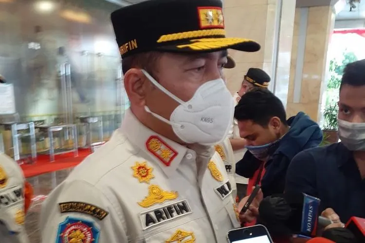Kepala Satpol PP DKI Jakarta Arifin mengungkap pihaknya sudah mengenakan denda pada para pelanggar aturan memakai masker dengan total senilai Rp 1,6 miliar. (Foto: Eva Rianti)