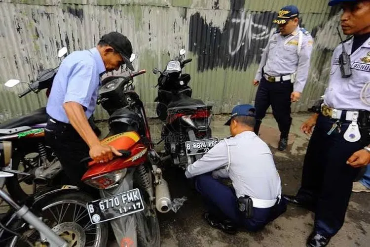 ilustrasi penindakan parkir sembarangan di Jakarta/ Republika