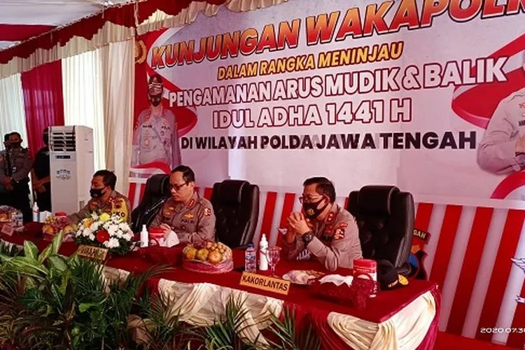 Wakapolri Komjen Pol Gatot Edi Pramono melaksanakan kunjungan kerja ke Brebes guna pemantauan arus mudik Idul Adha 1441 H di Tol Brexit, Kamis (30/7/2020). (Dok)