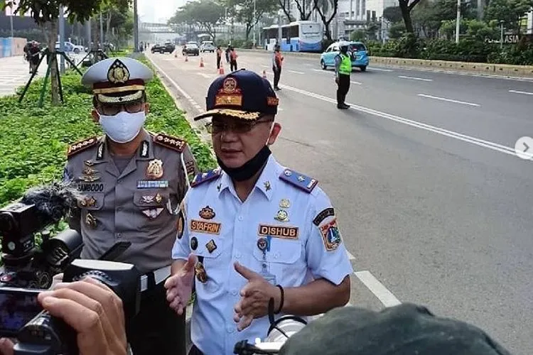 Kepala Dinas Perhubungan DKI Jakarta, Syafrin Liputo (kanan)/ INSTAGRAM: @dishubdkijakarta
