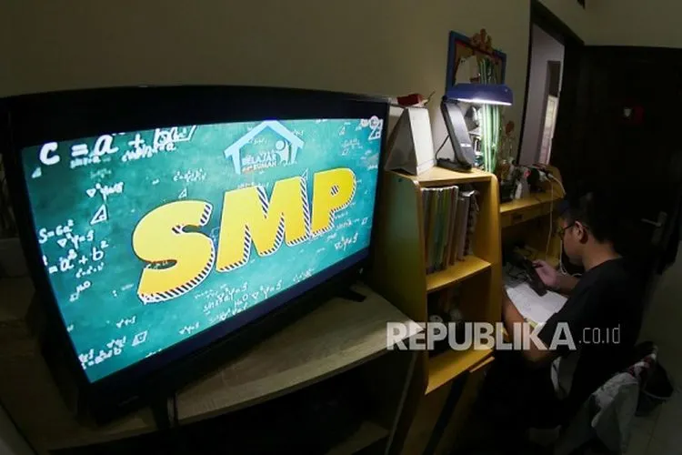 ilustrasi belajar dari rumah di TVRI/ Republika