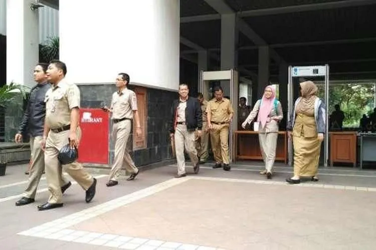 Ilustrasi Pegawai Negeri Sipil (PNS) di Balai Kota DKI Jakarta. [suara.com/Bowo Raharjo]