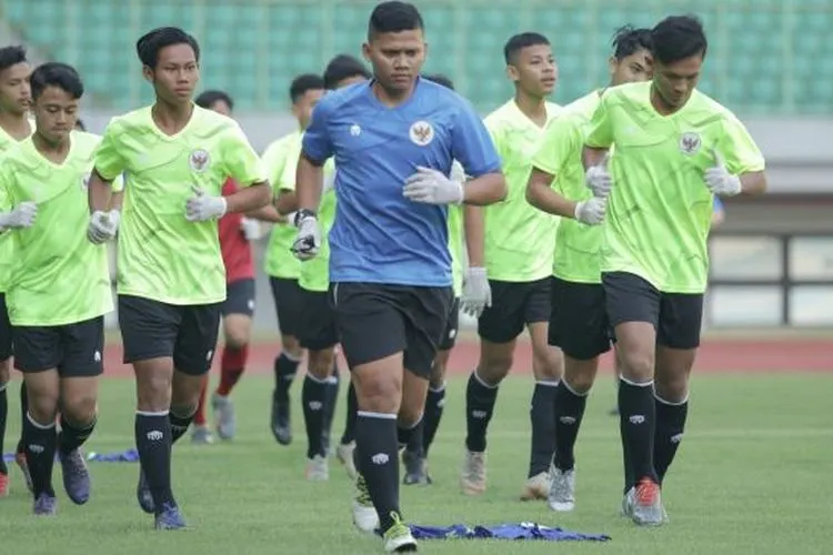 Para pemain Timnas Indonesia U-16 saat mengikuti training camp (TC) di Stadion Patriot, Bekasi. (dok PSSI)