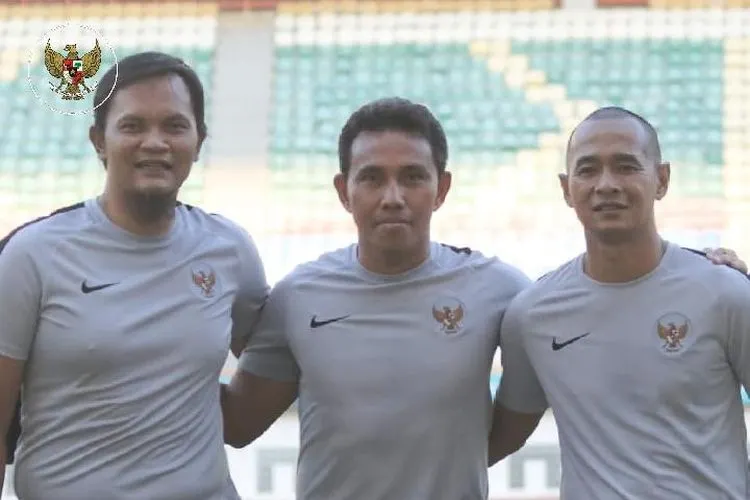 Bima Sakti diapit Kurnia Sandy dan Kurniawan (dok PSSI.org)