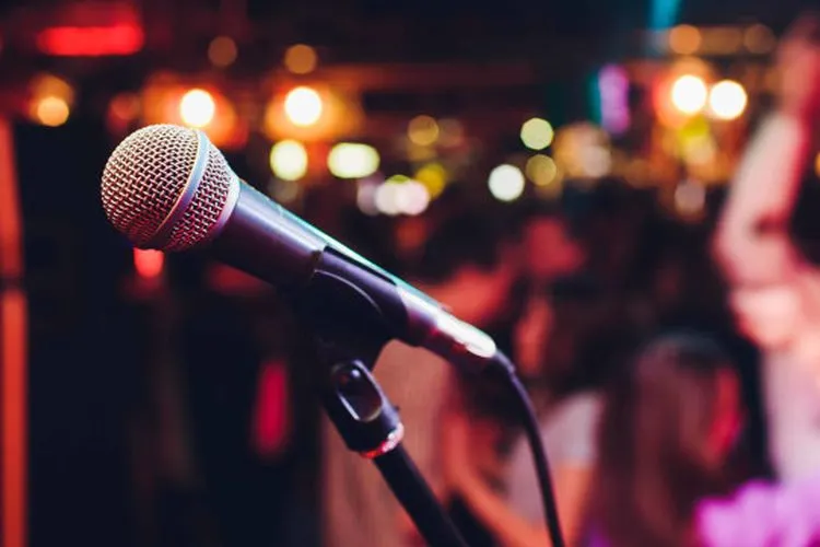 Ilustrasi Tempat Karaoke