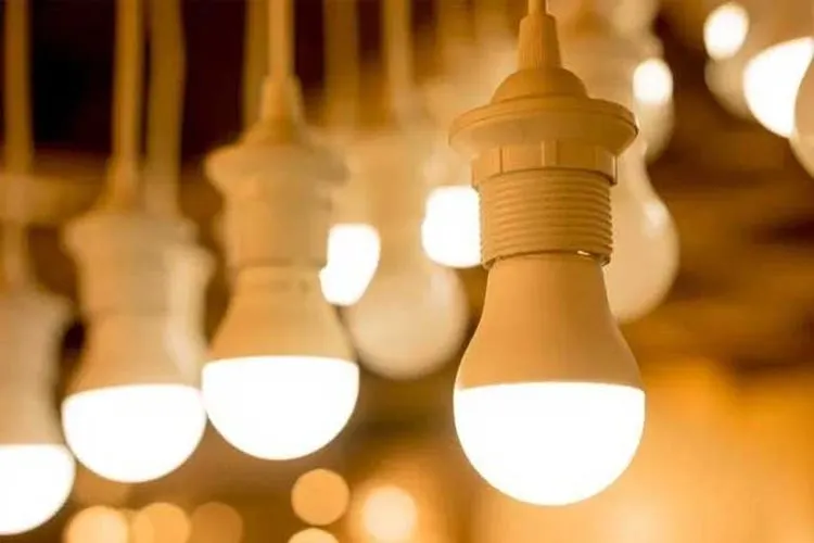 lustrasi lampu / shutterstock