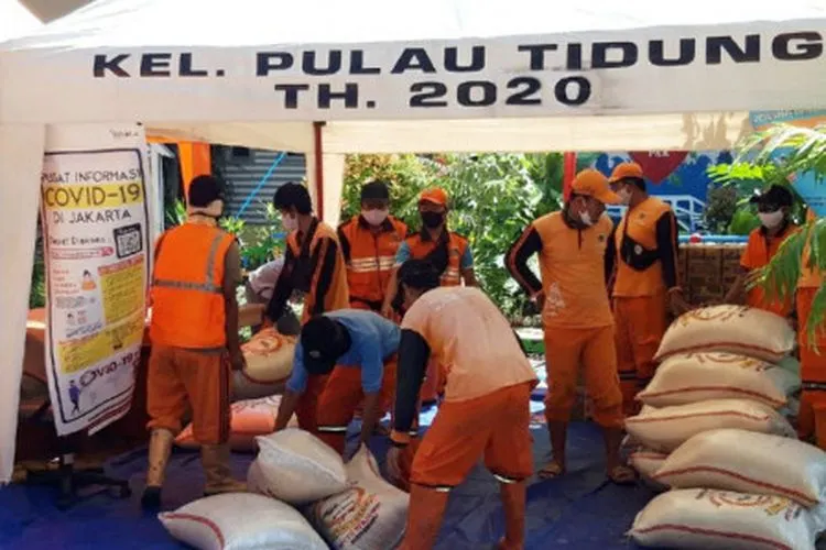 Bantuan tiba di Kelurahan Pulau Tidung (dok. beritajakarta)